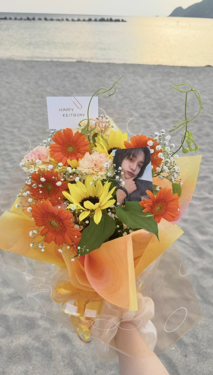 onemunakeito's tweet photo. ｡ﾟﾟ･｡･ﾟﾟ｡ 
ﾟ。 #HAPPYKEITODAY ᯓ★
　ﾟ･｡･ﾟ

幸せと笑顔が溢れる1年になりますように💫🏃‍♂️🧡

#祝26歳_小野慶人と最高到達点へ
#小野慶人 #KO1KEYZ https://t.co/QJ9TGEjebw