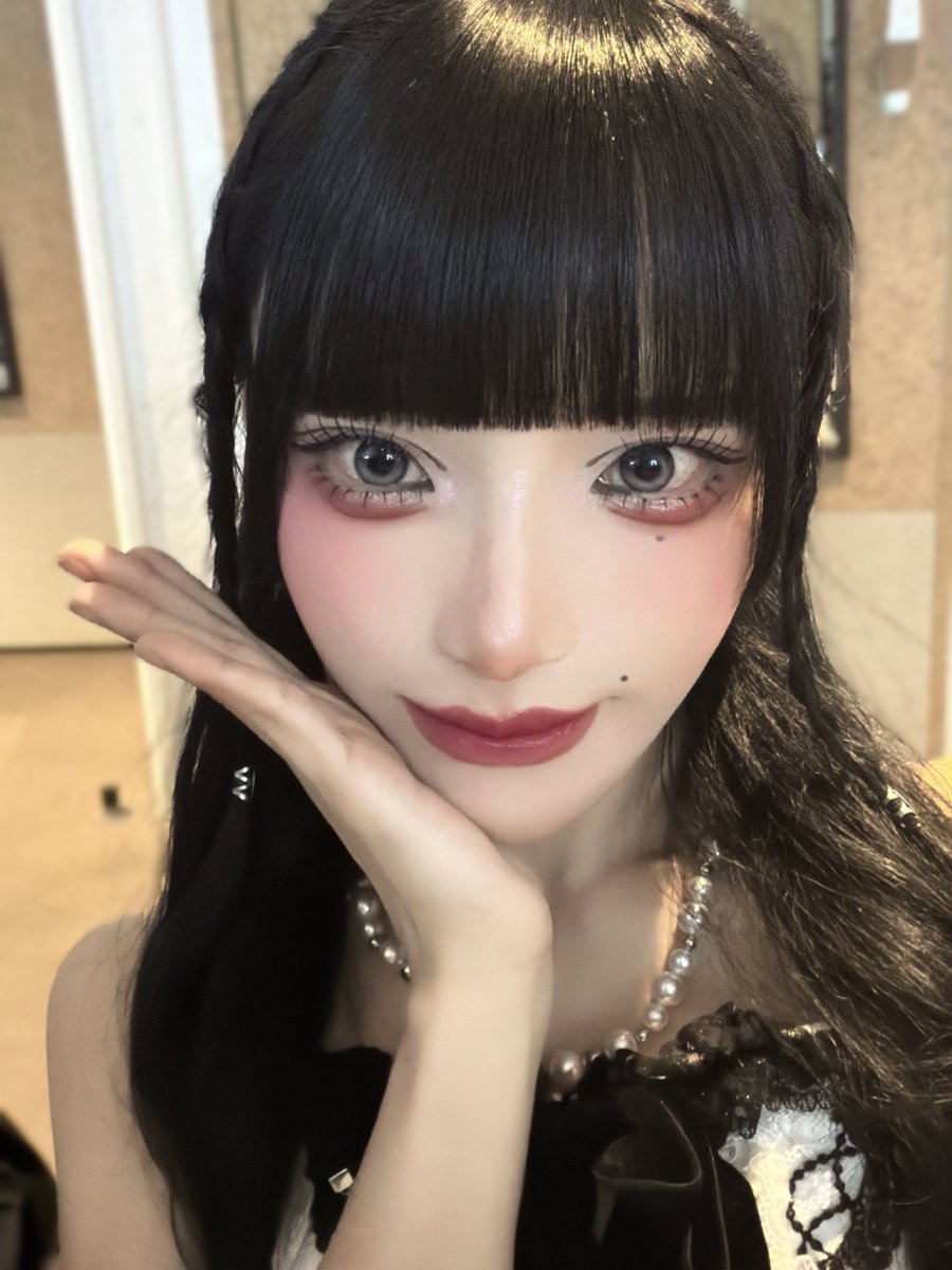 kanau_Ill's tweet photo. 天祭 -TEN FES- 7月24日
テンリンさん6周年おめでとうございます！！デビューライブから見てるのですが、どんな時もずっと上を目指し続け、更なる進化を遂げてレベルアップしたライブを更新し続けるテンリンが大好きです。それと、最近ファンになってくださった方がリーグ戦大事なんだよね！チケット取れたから行くよ！って伝えてくれたり、他のグループを推してる方が  #イル の楽曲いいね！って言ってくれて、あたしはいつもまた現場被ったら観て欲しいなって控えめにお願いする事が多いんだけど、被んなくても行く！楽しかった！って伝えにチェキ撮りに来てくれたりする事が増えてとても嬉しいです。あたしももっと楽しいを提供出来るように頑張る！今日も来てくれてありがとう。みんなだいすきー
ライブ終わりにパシャ📷
