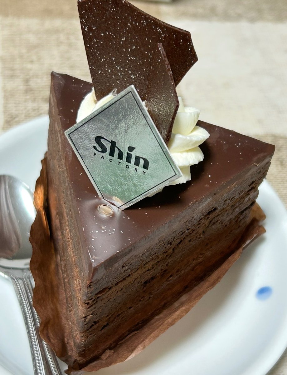 Rqk5x's tweet photo. 飯テロケーキ編 https://t.co/cqEY2IqpSY