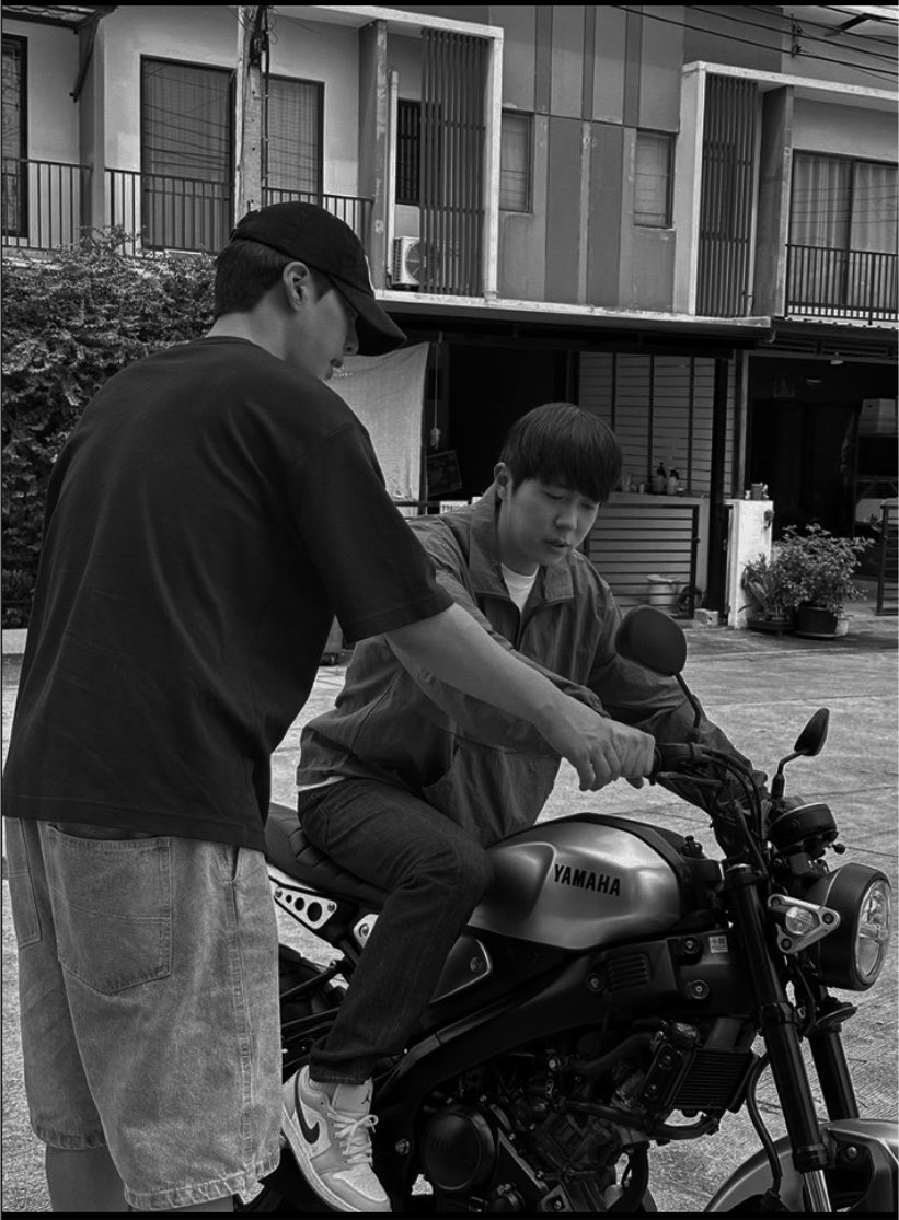 CPark70913's tweet photo. คนที่ขิงกับคนดูว่าน้องเป็นคนซื้อมอไซด์ด้วยตัวเองอย่างภูมิใจ 🥹

คนที่สอนน้องหัดขับมอไซด์ด้วยตัวเอง ( ไม่ยอมให้คนอื่นสอนแน่ๆ ) ยอมเหนื่อย วิ่งรถตามมอไซด์น้อง เพื่อบอก เกียร์ ๆ ครัชๆ  

โอ้ยยยย ใครเค้าจะทำ 
ก็พี่คัลแลนไงจะมีใครอีกล่ะ  🩵💛 https://t.co/bWtBMd0Eyf