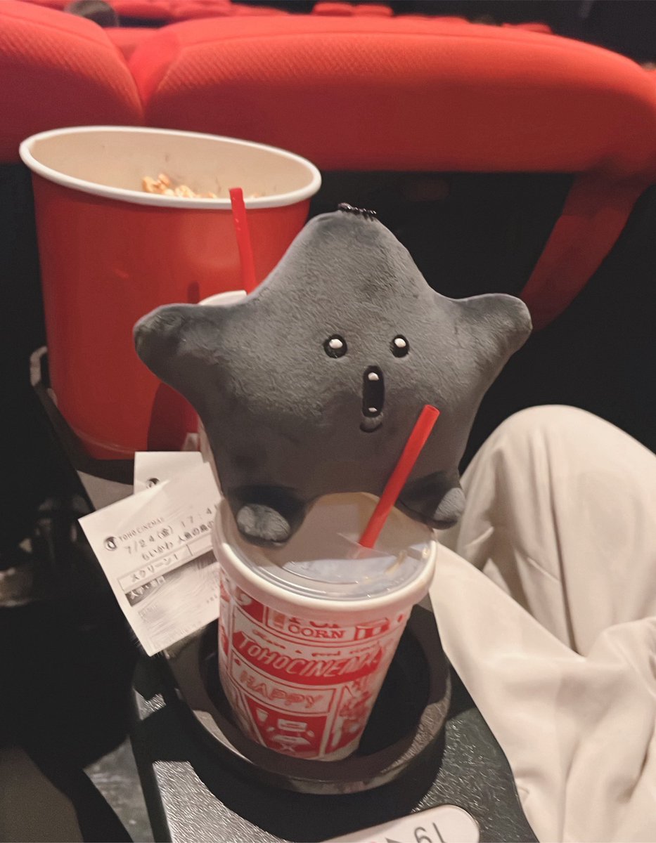 lliuyun_'s tweet photo. 映画良かった~~~~~~♡
うさぎのラップ良かったしセイレーンの歌も綺麗だったからちょーかわいいミュージカルを見てる気分で楽しかった~~~~~~♡♡♡ https://t.co/I4XrgCDdki