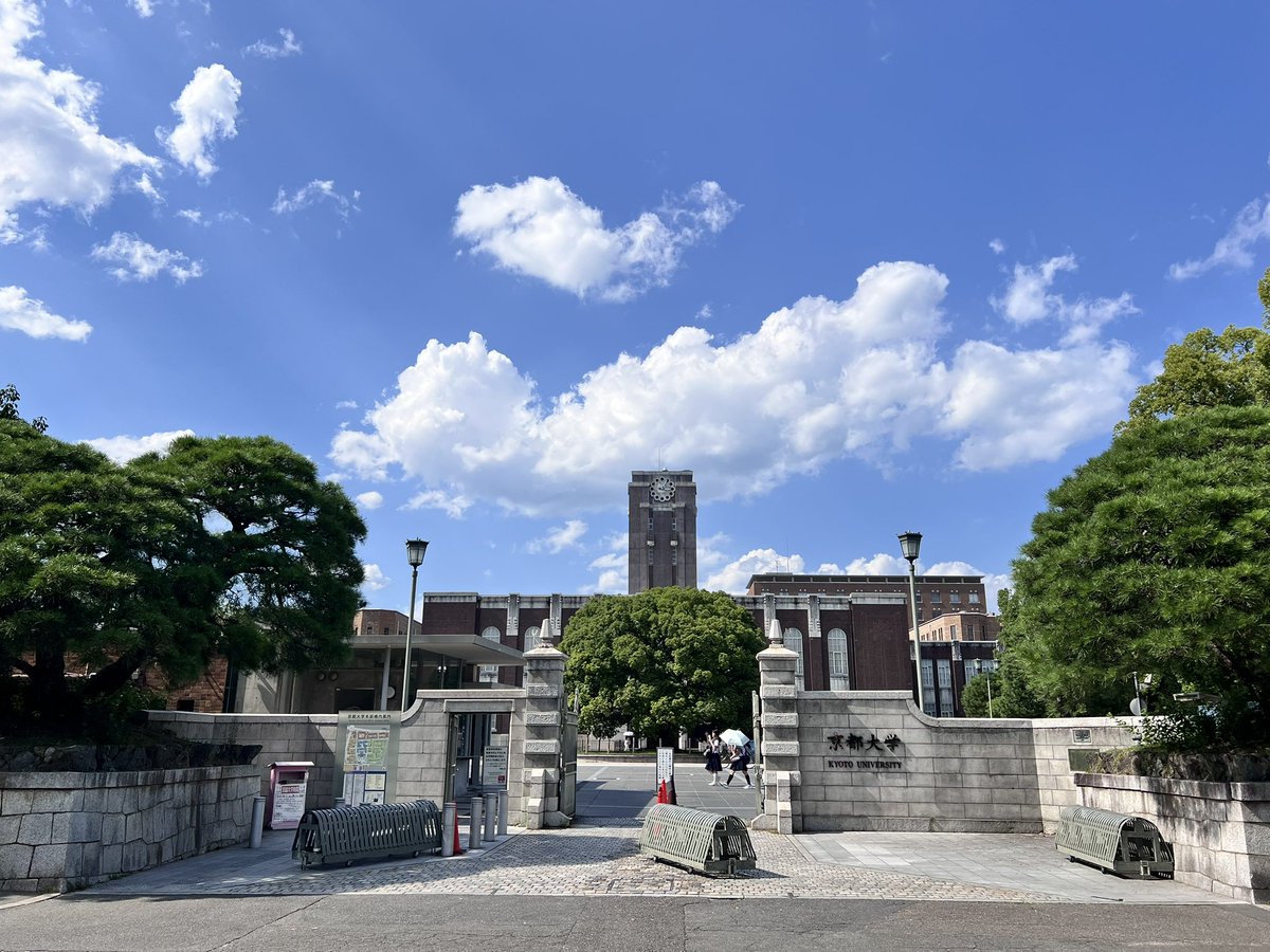 mopi_622's tweet photo. というわけで、こなちゃんが来てくれて四畳半界隈ご案内😆🫶

下鴨神社のみたらし祭からｽﾀｰﾄし、飛び石から眺めし賀茂大橋をしたり、賀茂大橋西詰から歩いてみたりカフェコレクションでｵﾑﾗｲｽとｲﾀﾘｱﾝｽﾊﾟｹﾞｯﾃｨを食べたり、時計台で幻の至宝バラ色のキャンパスライフを求めたり😌 https://t.co/STU6oG6pZF