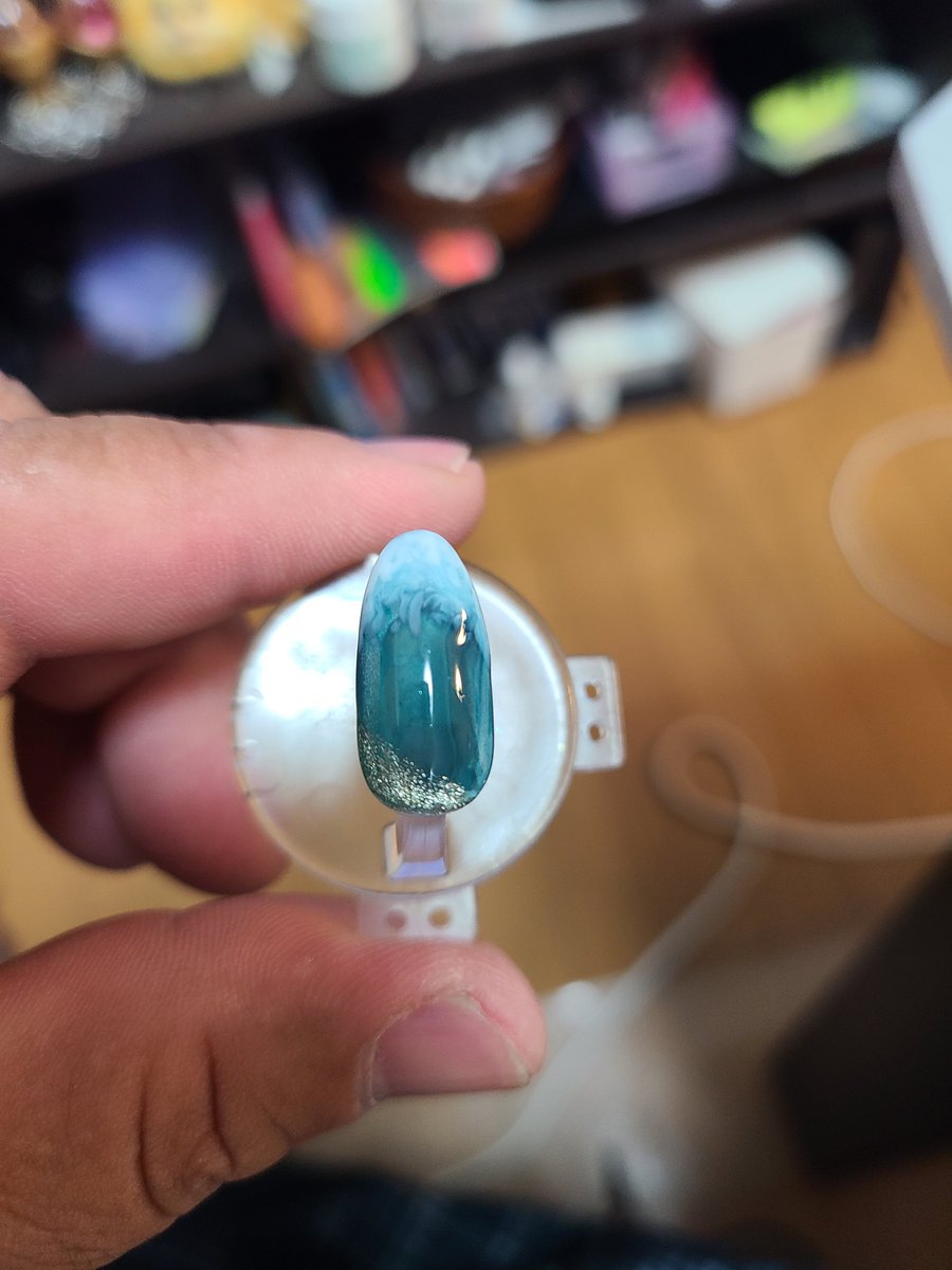 afurosama777's tweet photo. 被写体さんにネイルとメイクを自分でした顔と手だけで何か表現した写真を撮るために猛勉強中😉 https://t.co/UKXNlCDH65
