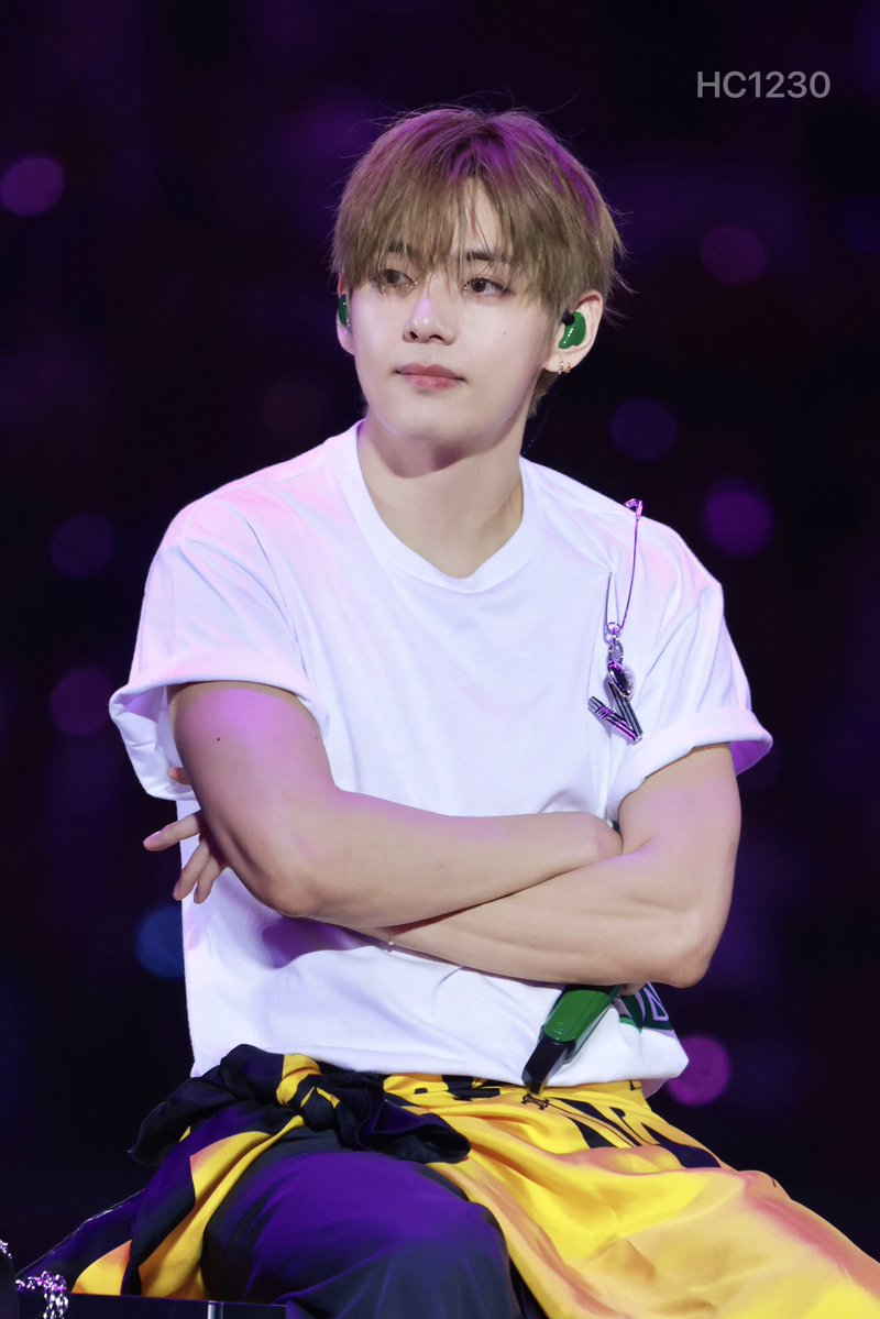 HC1230v's tweet photo. 260718 Paris Day2

#V_WORLDTOUR_ARIRANG_PARIS_D2
#뷔 #태형 #TAEHYUNG 
#방탄소년단 #BTS @BTS_twt https://t.co/SNusPh8Ybg