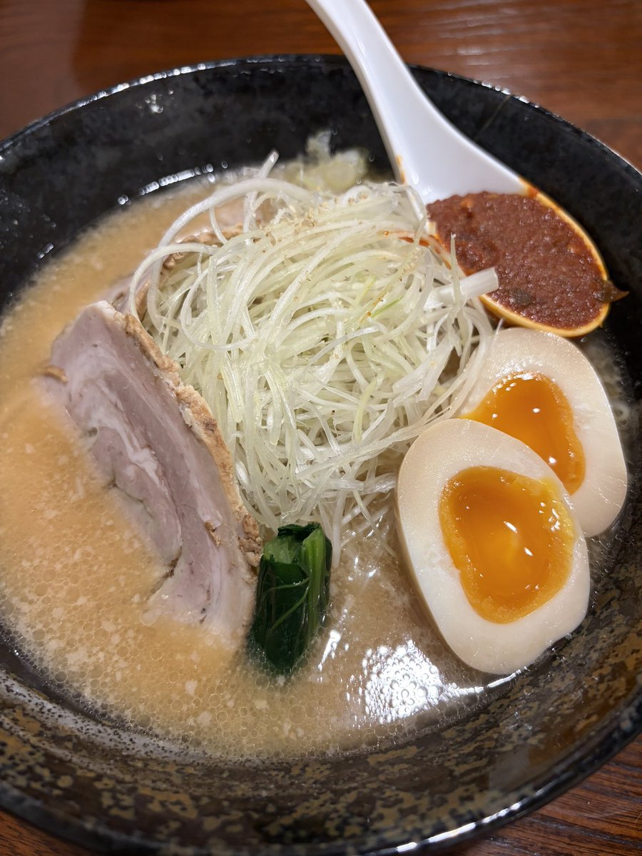 mintarO1231's tweet photo. どこかのラーメン🤔 https://t.co/a1ESOMZsY6