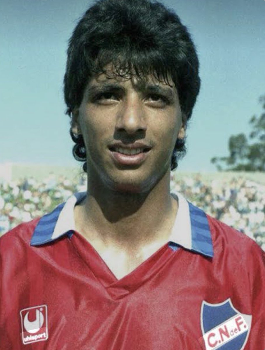 arribabolsoo's tweet photo. 🚨El exdelantero Luis Noé fue una de las figura de @Nacional campeón de la Copa Interamericana 1989.

En la final  ante Club Olimpia, disputada el 29 de marzo de 1989 en el Estadio Centenario, Luis Noé, marcó dos goles (a los 57’ y 85’). 

➡️ Sufrió un ACV hace unos días 
Está luchando por su vida 
sedado, se le complicó con lo respiratorio y tiene edema pulmonar. 

Colectivo abitab 147225 para ayudar en este mal momento .