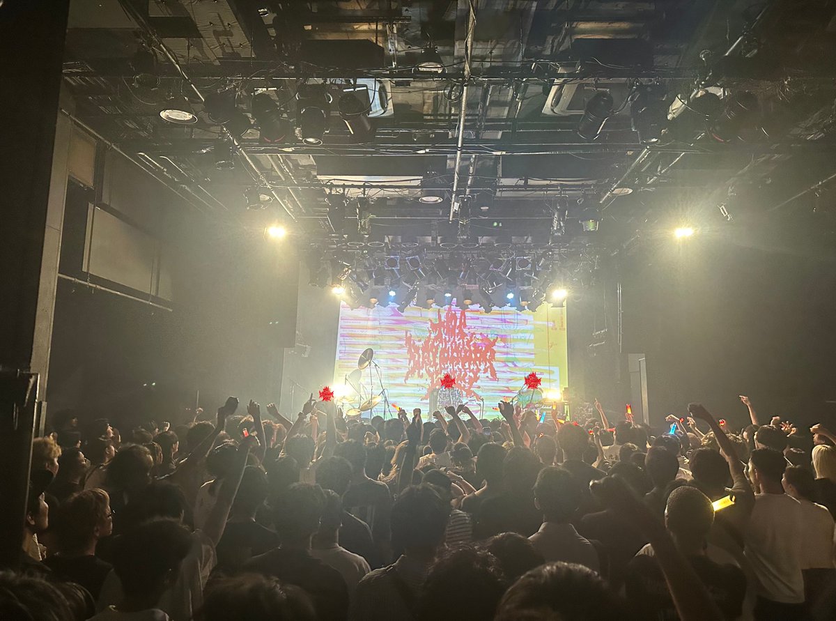 The Bercedes Menz - penampilan di Daikanyama UNIT dengan pengumuman konser LIQUIDROOM