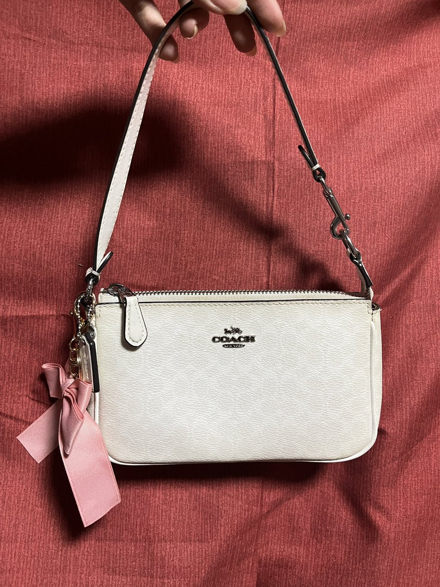 usedbyneri's tweet photo. สินค้าฝากขาย🤏🏻🤍

- Coach nolita 19 shoulder bag (7.5นิ้ว) 
- สี white มือสองค่ะ
- สภาพดีแถมสายเสริม
- ราคา 2250 บาทรวมส่ง

ช่องทางการติดต่อ Line : spkformost

#coachthailand #ส่งต่อcoach #ส่งต่อlongchamp #ส่งต่อlongchampแท้ #longchampthailand #กระเป๋าแบรนด์เนม https://t.co/GfYuHVooNe