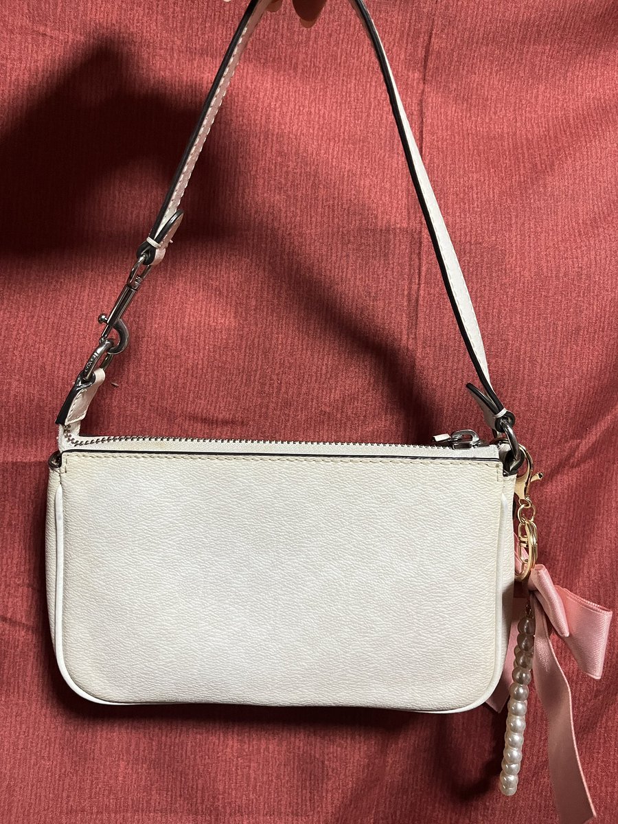 usedbyneri's tweet photo. สินค้าฝากขาย🤏🏻🤍

- Coach nolita 19 shoulder bag (7.5นิ้ว) 
- สี white มือสองค่ะ
- สภาพดีแถมสายเสริม
- ราคา 2250 บาทรวมส่ง

ช่องทางการติดต่อ Line : spkformost

#coachthailand #ส่งต่อcoach #ส่งต่อlongchamp #ส่งต่อlongchampแท้ #longchampthailand #กระเป๋าแบรนด์เนม https://t.co/GfYuHVooNe
