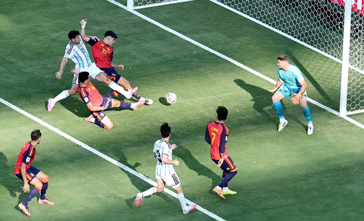 TrendEPL's tweet photo. 🚨🚨🗣️ ماركوس سينيسي متحدثًا عن الفرصة الضائعة في اللحظات الاخيرة من نهائي كأس العالم: 

"لن تغادر تلك الصورة ذهني أبدًا، لأنني أعلم أنني كنت على بُعد سنتيمترات قليلة فقط للوصول للكرة وتسجيلها، لكن للأسف لم يكن هذا السنتيمتر في صالحنا." https://t.co/Ju6EZyH4uf