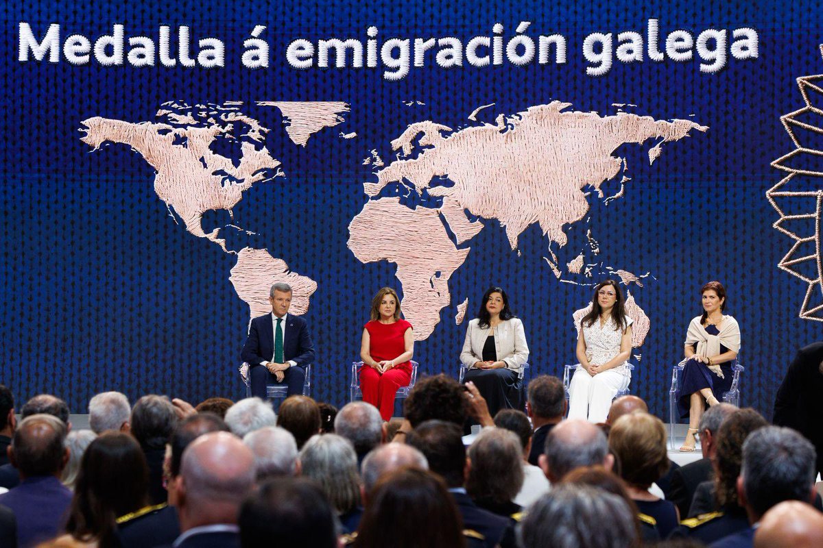 AlfonsoRuedaGal's tweet photo. Un orgullo entregar as Medallas de Galicia 2026 a Claudia Álvarez, Beatriz Gil, Carla Angola e Camila Fernández. Catro historias de talento, esforzo e arraigo que representan o mellor da Galicia do exterior.

Un recoñecemento a quen demostrou que a distancia nunca é un obstáculo para seguir levando Galicia consigo

#MedallasDeGalicia