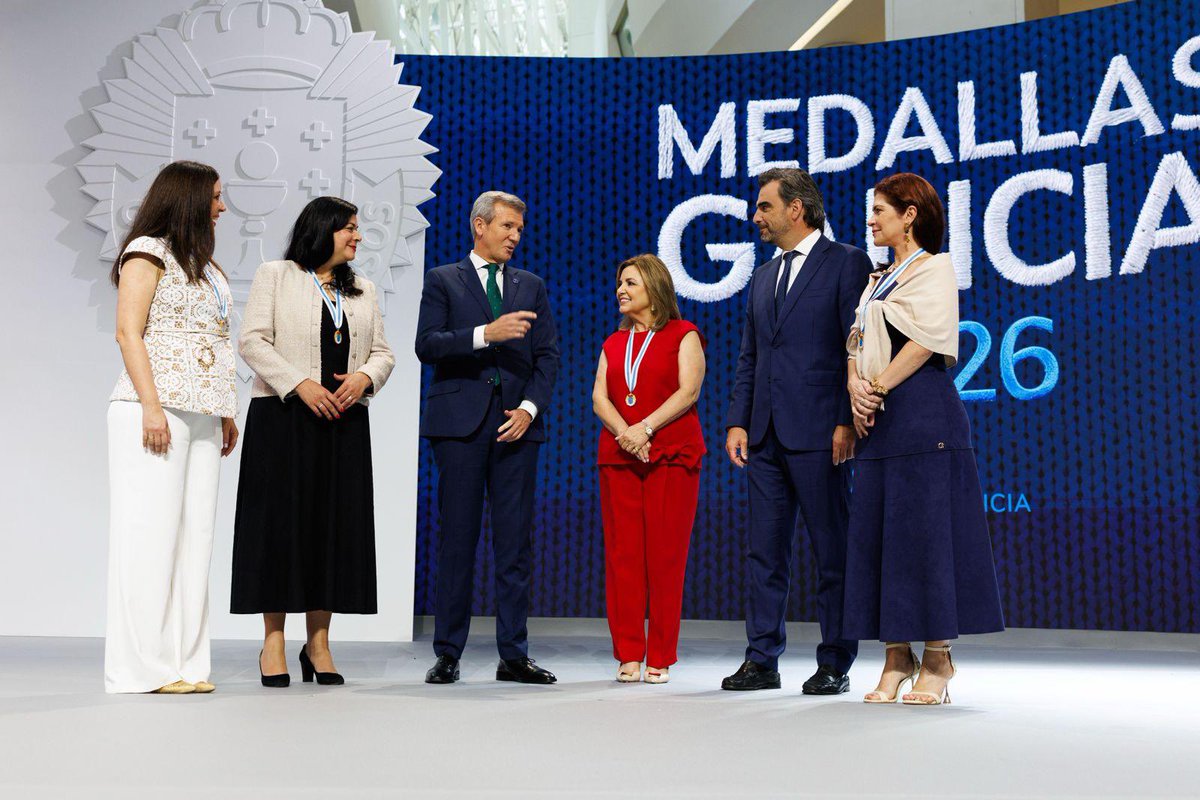 AlfonsoRuedaGal's tweet photo. Un orgullo entregar as Medallas de Galicia 2026 a Claudia Álvarez, Beatriz Gil, Carla Angola e Camila Fernández. Catro historias de talento, esforzo e arraigo que representan o mellor da Galicia do exterior.

Un recoñecemento a quen demostrou que a distancia nunca é un obstáculo para seguir levando Galicia consigo

#MedallasDeGalicia
