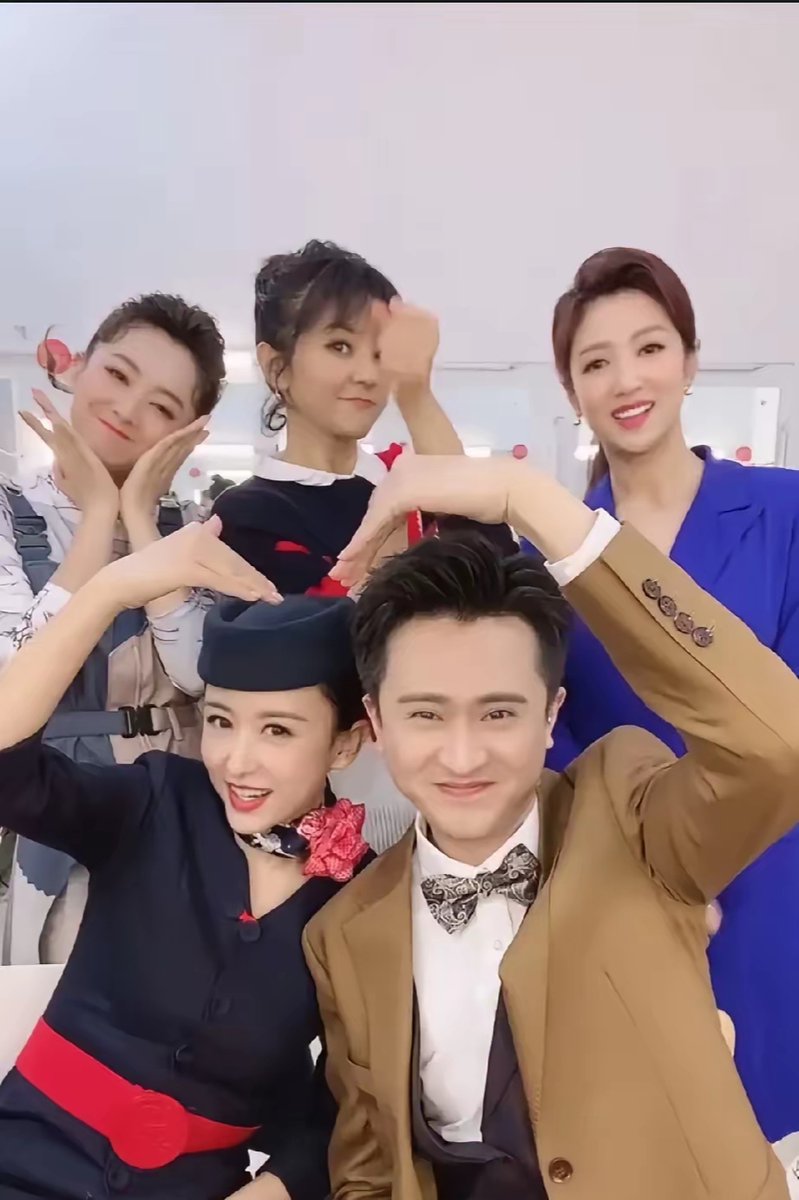TerrellVanigt2's tweet photo. Just wrapped the hottest variety show taping day! Full of fun, surprises and super cool moments  #VarietyShowDiaries https://t.co/fTzLah9Yii