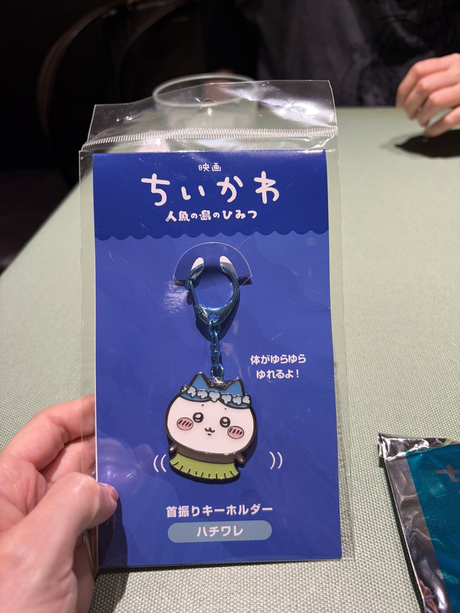 cacacacacandy's tweet photo. 映画終わった後、カップルの会話。
彼氏「年齢制限しなくていいのかコレ。ちいかわってこんなだったのか」
彼女「深いでしょ」
あたし（でしょ） https://t.co/mh4Pokh0Lj