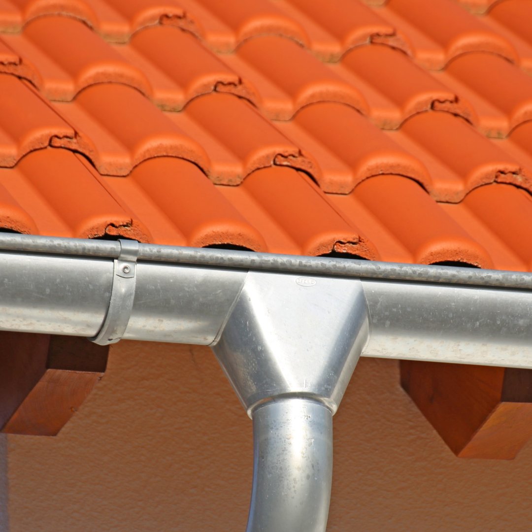 ImperialGutter's tweet photo. Protect your home from water damage this season with professional gutter cleaning and repair.

💻 https://t.co/GVkKJLbu6g
 
#ImperialGutterServices #Gutters #GutterGuards #GutterTuneUp #Installation #Powerwashing #HomeOwner #SaintCharles #IL https://t.co/qkcnqwBMvL