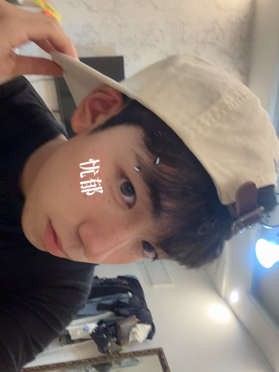 AddisonTes84898's tweet photo. 头发剪坏了…帽子也��吧#男高 https://t.co/PfgflBDc3e