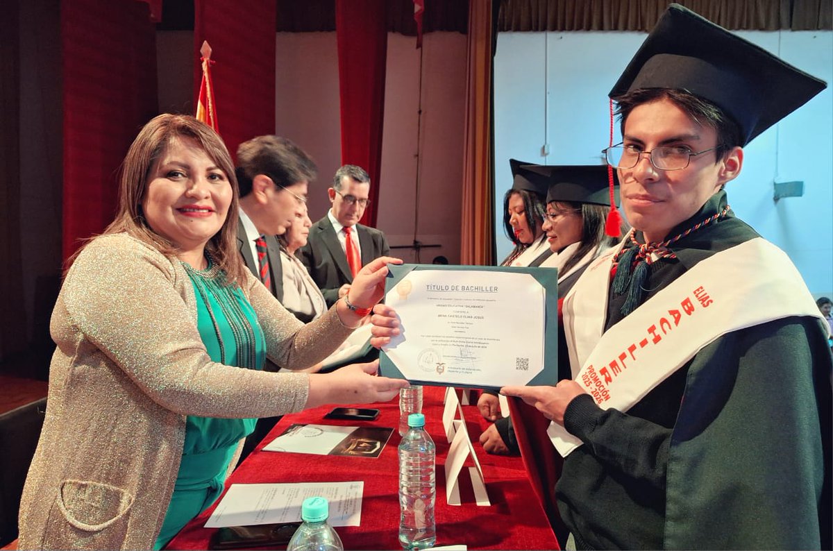 EducacionZ9_Ec's tweet photo. 🎓✨ ¡Nunca es tarde para cumplir un sueño!
Con esfuerzo y perseverancia, estudiantes de la oferta educativa para jóvenes, adultos y adultos mayores con escolaridad inconclusa de la Unidad Educativa Salamanca celebran con orgullo su incorporación como bachilleres.
#Graduados2026 https://t.co/wLnLgreQB2