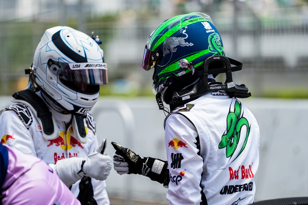 wxyzybxz's tweet photo. 260724 Wang Yibo at ChinaGT Zhuhai Round Test Session 2

Official activity photo

#85RACING https://t.co/GeiLe4kanT