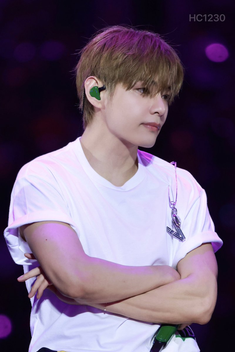 HC1230v's tweet photo. 260718 Paris Day2

#V_WORLDTOUR_ARIRANG_PARIS_D2
#뷔 #태형 #TAEHYUNG 
#방탄소년단 #BTS @BTS_twt https://t.co/eISMyPXu3v