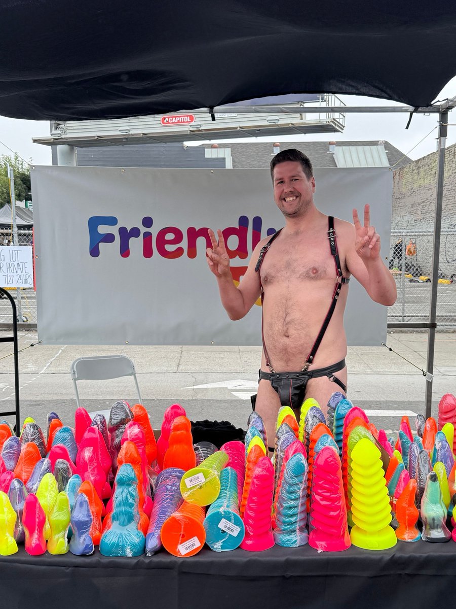 FriendlyToysCo's tweet photo. We’re ‘Up Your Alley’ again this year for the Dore Alley Fair in San Francisco!

On Sunday July 26th at Dore Alley (between Howard and Folsom) you can check out a variety of our goodies and say hello to the Friendly Toys team!

#UpYourAlley #FolsomStreetFair #FriendlyToys @FolsomStEvents