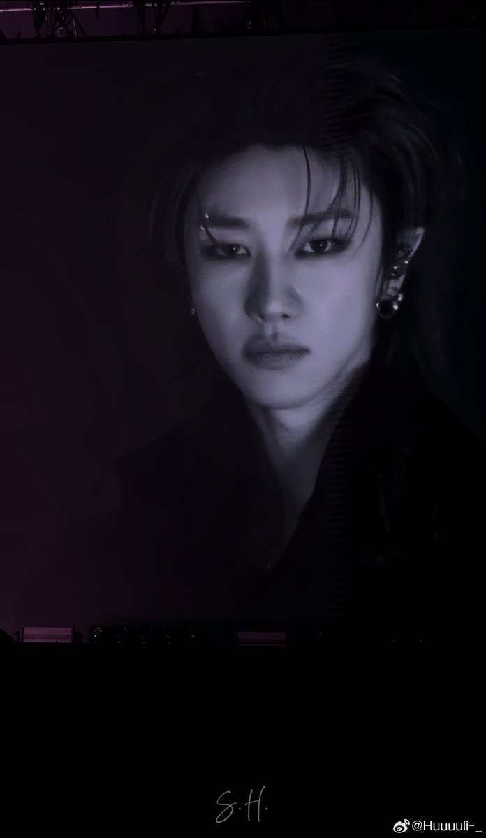 myharudesix's tweet photo. his pointy ears, plump lips and piercing eyes 😩🖤 https://t.co/bI6pPkkmHw