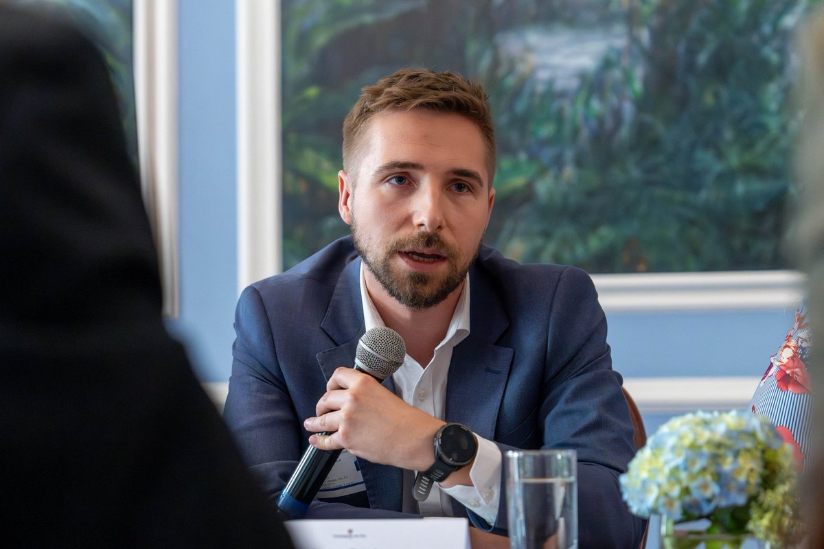 ComisionadoPaz's tweet photo. Peder Østebø, primer secretario de la Embajada de Noruega en Colombia, manifestó: “Durante estos cuatro años hemos tenido el privilegio de acompañar estos procesos. Los territorios y las comunidades son el centro de la paz y seguiremos comprometidos con Colombia y con este propósito”.