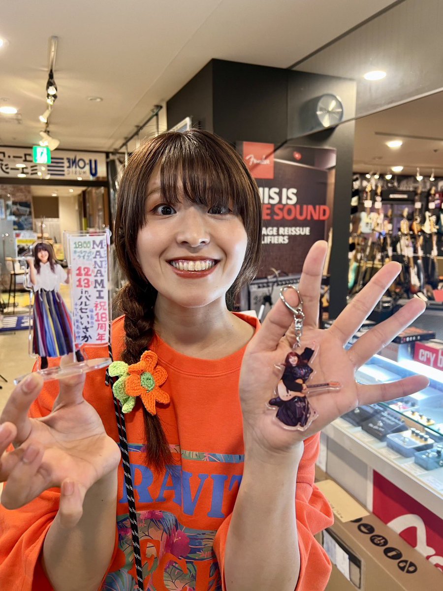 manamiutautai's tweet photo. 12.13パルセいいざかワンマン
応援グッズが続々と〜！

卓上のぼり¥2,000-
アクスタ ¥2,000-🆕
アクキー ¥1,200-🆕

※アクスタとアクキー両方お買い上げで
¥3,000-になります🉐

原価の関係でお値段アレですが🙏
ワンマンのチケット¥1,000-なので…👀
ぜひゲットして当日に向けて高めてこー❤️‍🔥 https://t.co/qeRffqWWWL