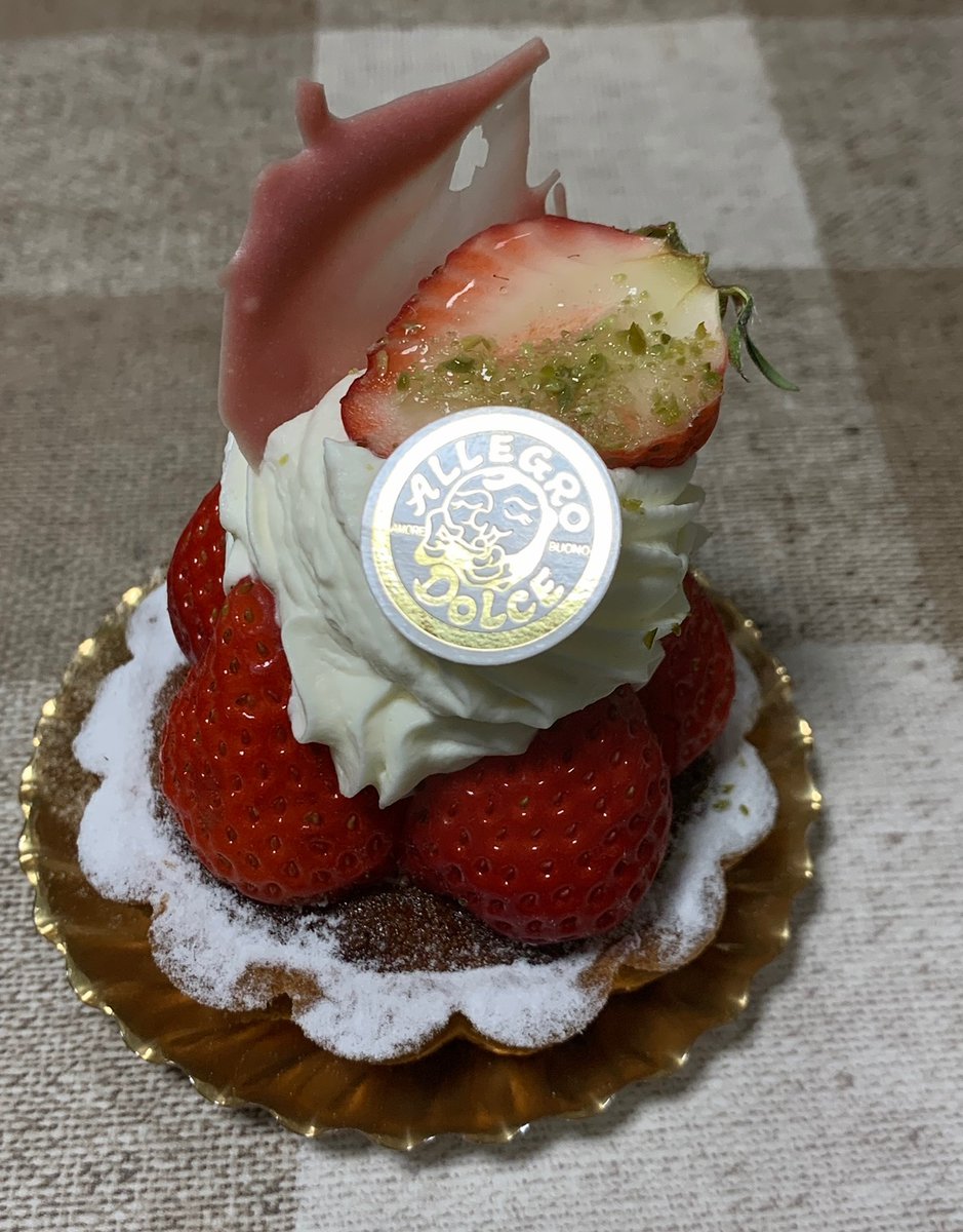 Rqk5x's tweet photo. 飯テロケーキ編 https://t.co/cqEY2IqpSY