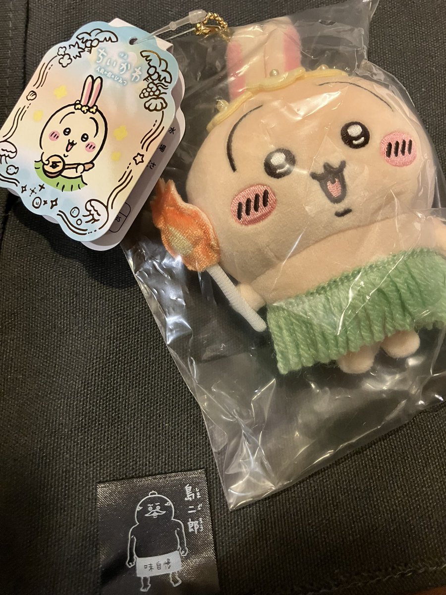a742408's tweet photo. 絶対欲しかったうさぎ🐰グッズとエプロンは確保。このエプロンでラーメン作るのぜったい楽しい🌶🍜映画は行く日決まってるからチケット発券だけ済ませました。
楽しみ(◦ˉ ˘ ˉ◦) https://t.co/cYJRcyD2nZ