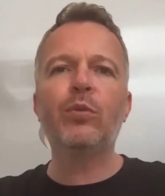 ActuFoot_'s tweet photo. 🚨 Alors qu’il vient de commenter la Coupe du Monde 2026, JULIEN BRUN N’A PAS DE PROPOSITION POUR COMMENTER DES MATCHES À LA RENTRÉE !!! 😳

« LÀ, C’EST VRAI QUE JE N’AI RIEN EN TERMES DE COMMENTAIRES POUR LA RENTRÉE. 

J’espère que ça bougera, mais pour l’instant, je ne pense pas que ça bougera énormément. ❌

SINCÈREMENT, JE SUIS DÉÇU DE NE PAS POUVOIR TRAVAILLER À LA RENTRÉE. 😩

Tout le monde sait dans le métier où j’en suis et que je suis DISPONIBLE. Si SI QUELQU’UN A ENVIE DE M’APPELER, IL M’APPELLE. »

Assez surprenant qu’un commentateur du calibre de Julien Brun n’ait aucune proposition… 

🎙️ @captemedia