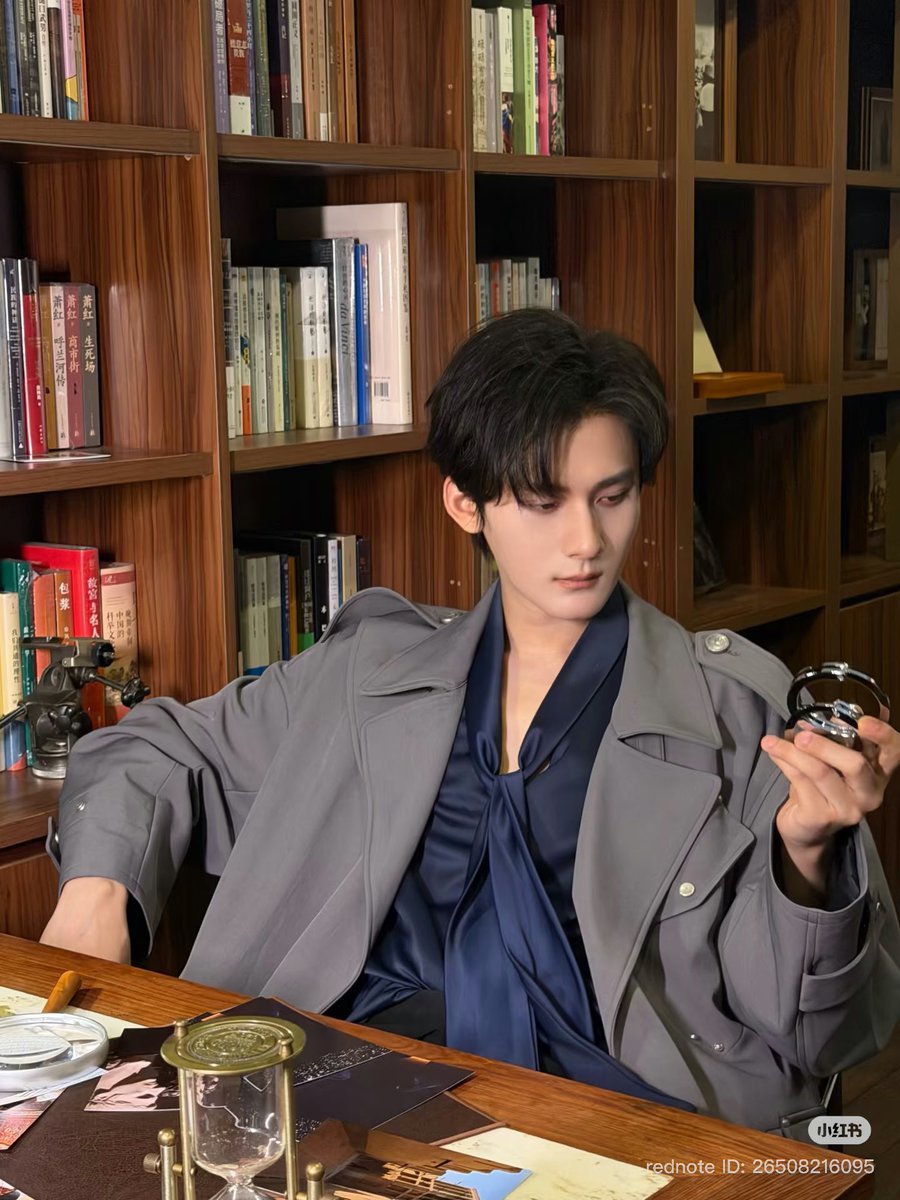 wangyi__v's tweet photo. My birthday gift is he posted his picture 🤭 https://t.co/SHFdLz9TW2