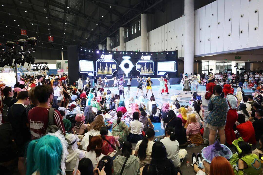 ALaurie80957's tweet photo. Just had the best day at the anime convention! Met amazing creators, scored rare merch, and made so many new friends. Can’t wait for next year! https://t.co/073LcvTsO4