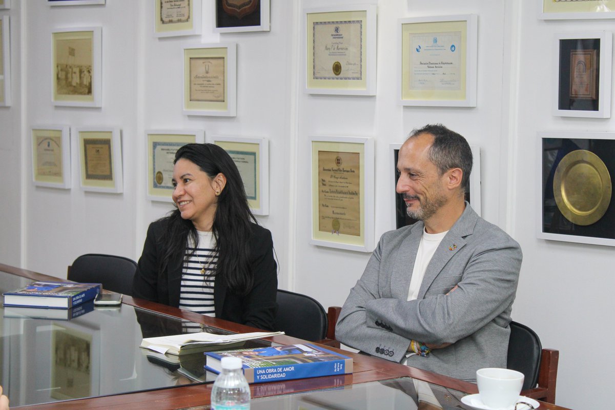 Rehabilita_RD's tweet photo. Junto al @ConadisRD , recibimos la visita de Gustavo Pérez-Reina, Asesor Regional de Rehabilitación de la Organización Panamericana de la Salud (OPS/ @pahowho ) y Ann Nicholson, representante de World Physiotherapy (@WorldPhysio1951 ) 🌎 https://t.co/fLd0SnRkTV