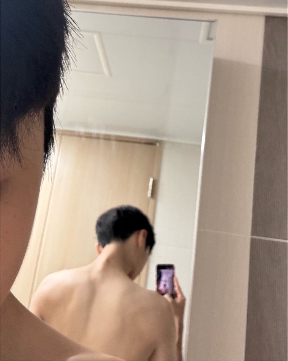 leehan0000's tweet photo. 핸드폰 케이스 맘에 안들어서 가림 https://t.co/lQf6ywkmHD