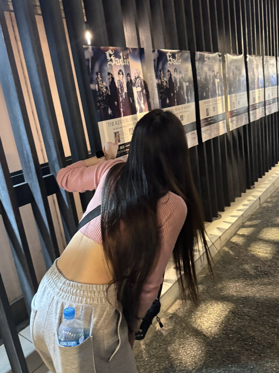 emilily08's tweet photo. 20260207 京都1日目
京都寒すぎ🥶2段目で視界良好
まおさんが珍しく喉潰して歌えてなくて辛そうだった😭
しかしだよ！さでぃの絆とゆーかメンバーのフォローが最高とゆーか😭
もうメンバー5人でSadieやしホンマにこの5人やから最高なんよ😭
しかもアンコがだいすきなでっどりーーー！ https://t.co/w0dCXNpZI2
