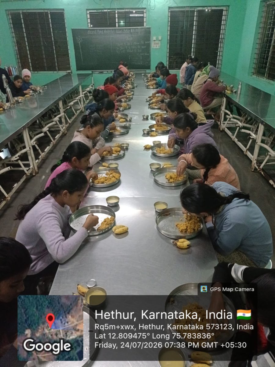 165Mdrs's tweet photo. MDRS 165 HETHUR 
24-07-26
Night dinner 
#SocialAudit_SWDMeals 
#socialWelfare_karntaka https://t.co/F5Q4RcjW54