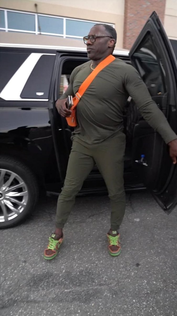 AthenaMarley's tweet photo. Smaddy tell KFC fi set on di pot. I am on my way!!!!! https://t.co/GQaVpVv45s