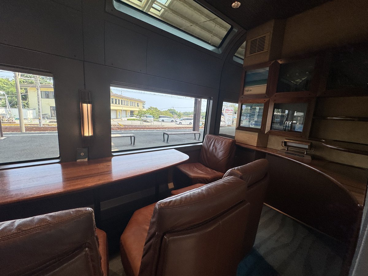 guccyn0419's tweet photo. 義両親と伊豆高原旅行🚃行き帰りサフィール踊り子号の個室でアンダリゾート伊豆高原に宿泊🏝️アクティビティと遊び場がたくさんで子供たち大喜び！貸切温泉も予約不要でネットで空き状況が分かるから良かった♨️泊まったお部屋は一棟貸しで寝室2つ🛏️リビングの卓球台で盛り上がった✨暑かったけど満喫🩷 https://t.co/XoDHdPRHFx