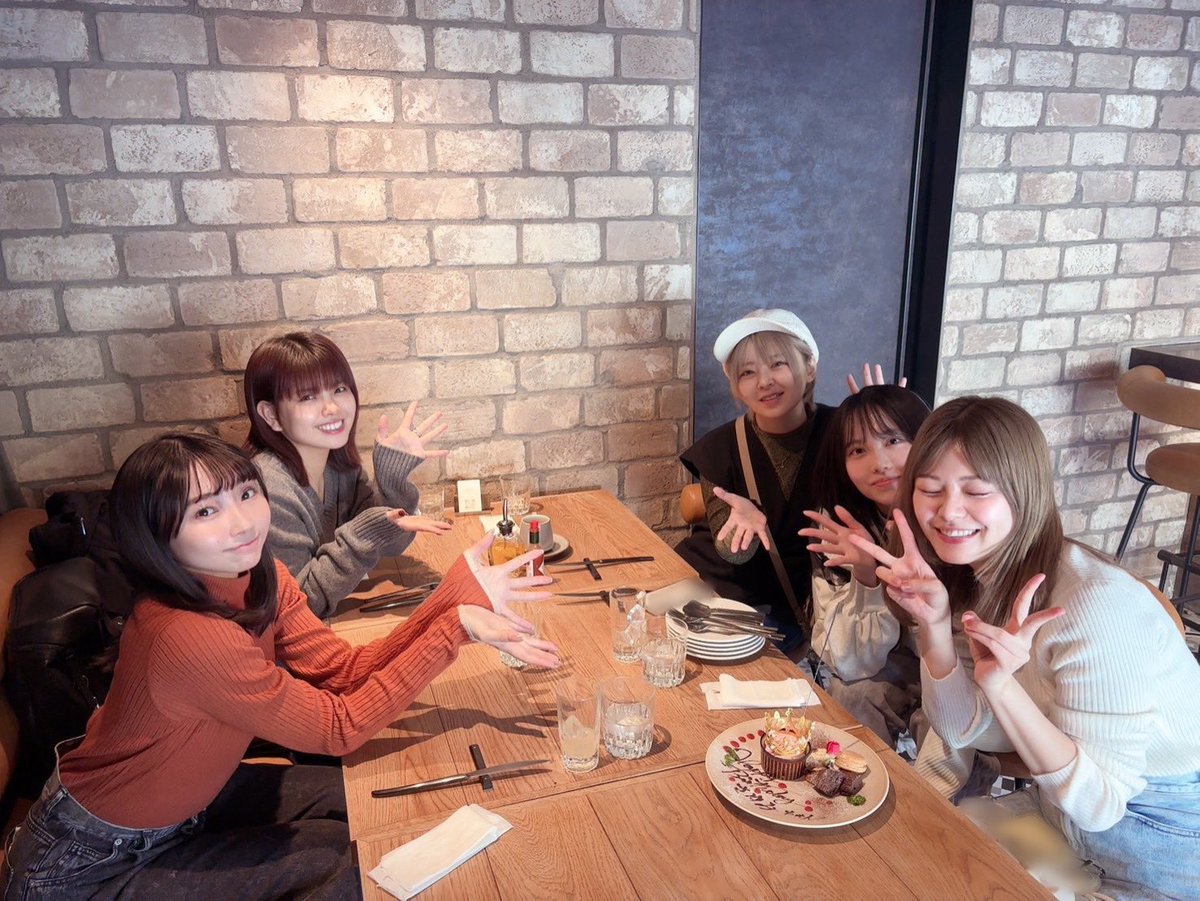 DApanda323's tweet photo. 亜也子……とても好きよ……！

亜也子のお声を担当している鈴代紗弓の！
お誕生日をお祝いした日があったのです！

サプライズに驚いてるかわいい鈴代氏、お写真あげていいって〜おすそ分けや〜☺️
#逃げ上手の若君 https://t.co/OQwCRBEHSb