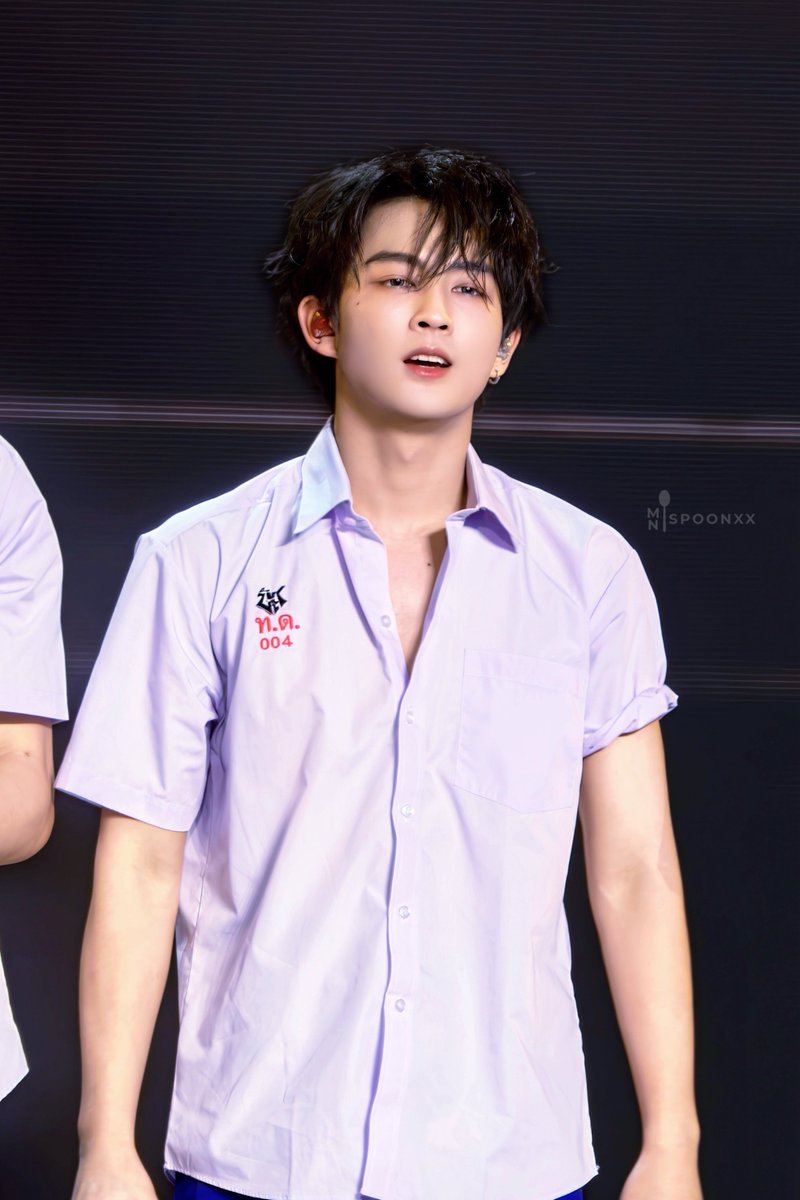 minispoonxx's tweet photo. ˙✧˖°📷 ༘ ꒰ 24.07.26 ꒱ ⋆｡˚♡
ใส่ชุดนักเรียนยังไงก็ต้องยอมให้เป็นพี่โชนจิงๆ

#HEARTchuthiwat
#BUS_LIGHTASONE_D1 https://t.co/mRA2WF5UAw