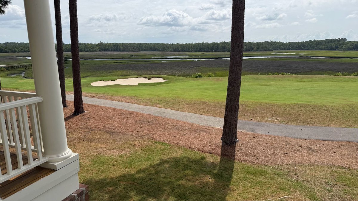 JohnDalyNews's tweet photo. Shallotte Weather did it again!
Morning forecast calls for severe thunderstorms all day long.
Golf tournaments canceled and everyone bracing for the worst.
Then, a sunny day.
https://t.co/QXD24INGQB
#Shallotte #StrangeWeather #NoRain #RiversEdge https://t.co/9aRGIZ6aD9