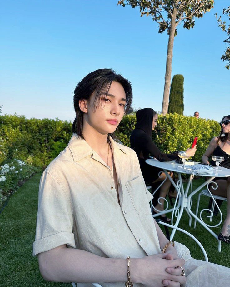 neptuneshinee's tweet photo. 𖧷˚˖𓍢 checking off our cafe hoping list (๑ᵔ⤙ᵔ๑) .ᐟ

#SSD #StaySelcaDay #현진
#Stay #StrayKids #스트레이키즈 #Hyunjin #StayBeautiful @Stray_Kids https://t.co/NT52vX5t9W