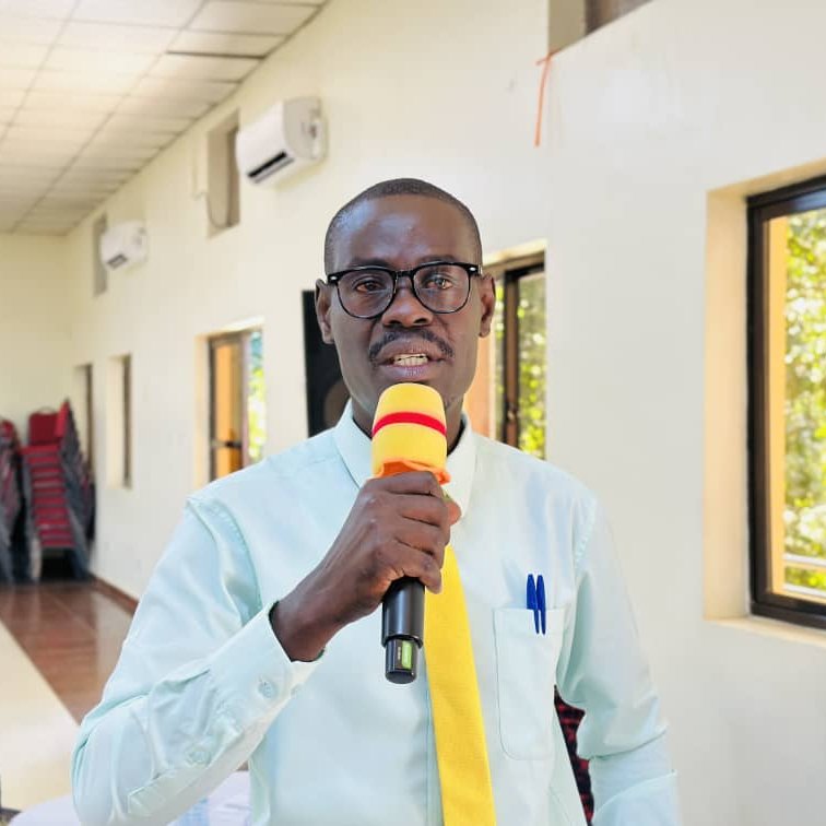 LarooPece's tweet photo. NATIONAL CLEANING DAY.

HW Obalim Tonny, Deputy Mayor of Laroo-Pece Division is ready to lead @LarooPece Councilors, together with HW @GifterAber as they join the rest of the country in observing the National Cleaning Day.

Laroo-Pece is ready, Who is joining us? https://t.co/hklOHnberl