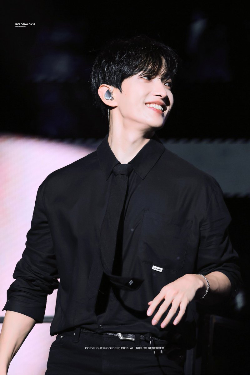 golden6_dk18's tweet photo. 20260724 DXS [SERENADE] ON STAGE in Kaohsiung 🇹🇼

여전히.. 너야🖤

#SEVENTEEN #DK #도겸 #DOKYEOM #석민 
#세븐틴 #ソクミン #ドギョム #李碩珉 @pledis_17 https://t.co/NNdbenauRA