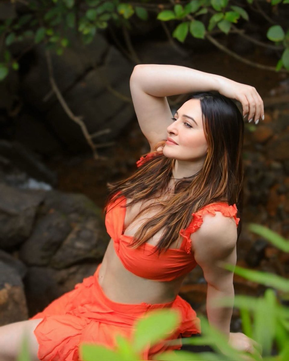 realvbha2's tweet photo. वक्त के पन्ने पर ,
लिख  रही  हिसाब !!

जिसने भी है जो दिया ,
लौटाऊंगी बेहिसाब !!

#शुभरात्रि 💝💫

@realvbha2 💃 https://t.co/a4BVHVJnhk