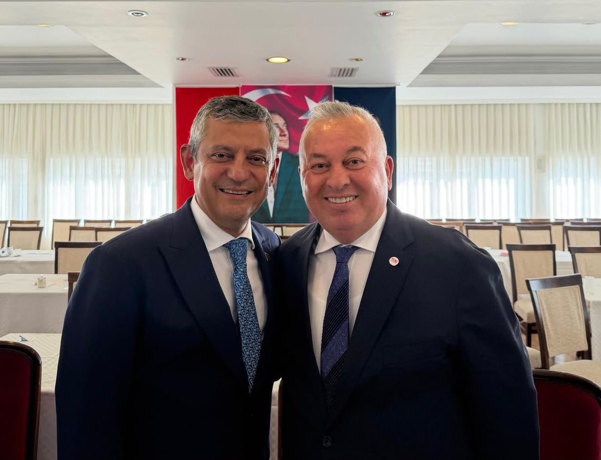 cenginyurt52's tweet photo. Yeni partimizin kurucu üyesi olmayı ve Parti Meclisi’nde (PM) görev yapmayı layık gören Sn. Genel Başkanımız Özgür Özel’e teşekkür ediyorum.

Kendisiyle aynı yolda yürümek benim için şereftir. Yolumuz açık, mücadelemiz daim olsun. 🇹🇷 @eczozgurozel @yenipartiyiz https://t.co/tSM4ZYbdrI