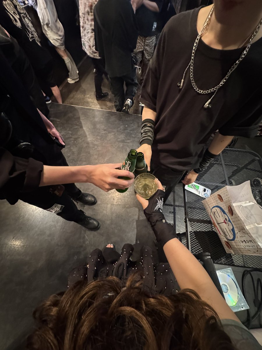 PHALUX_jpn's tweet photo. "GrAVrTy Vol.9"
アイリスアウト東名阪ツアーファイナル

お越しいただきありがとうございました🩵

アイリスアウトの愛溢れるステージ
最高に痺れた！！！！！！
他バンドの皆さんもカッコ良すぎて
たまらんかったですっ❤️‍🔥✨

PHALUXも頑張るぞおおお！！！！！
#PHALUX https://t.co/QosSDMHKOS