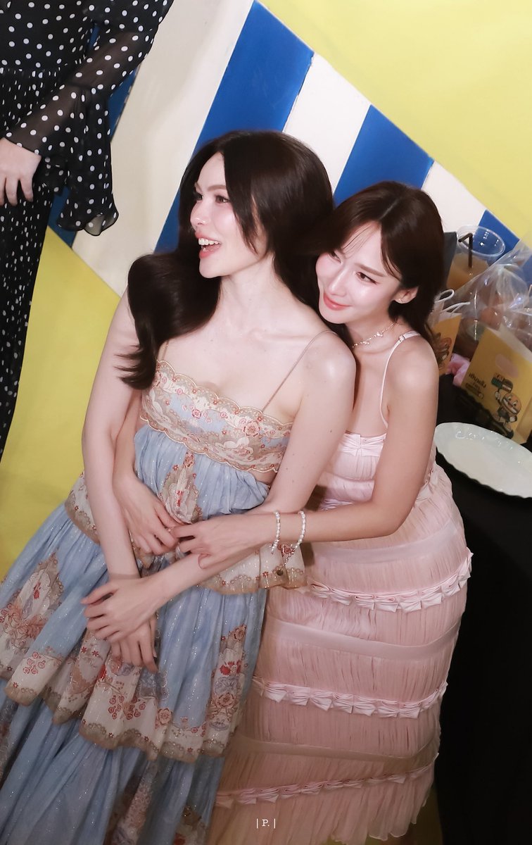 michxhell's tweet photo. The fact that one of Charlotte’s  love language is physical touch and she loves to hug people but her hands were down the whole time It’s so funny🤣she froze, didn’t know what to do🫪 https://t.co/t4FsyLcVZD