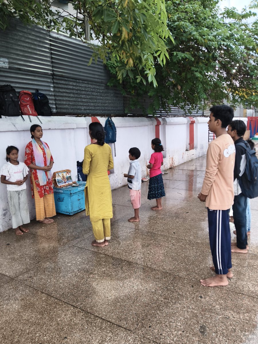SRBSS_PATNAJN's tweet photo. बारिश के बीच भी नहीं रुका कारवां-
श्रीराम बालसंस्कारशाला, जहां हो रहा है बुद्धिमान, संवेदनशील और संस्कारवान नई पीढ़ी का निर्माण।
#वर्षा #गायत्रीपरिवार
#PatnaJunction https://t.co/D99XJ1Lroy