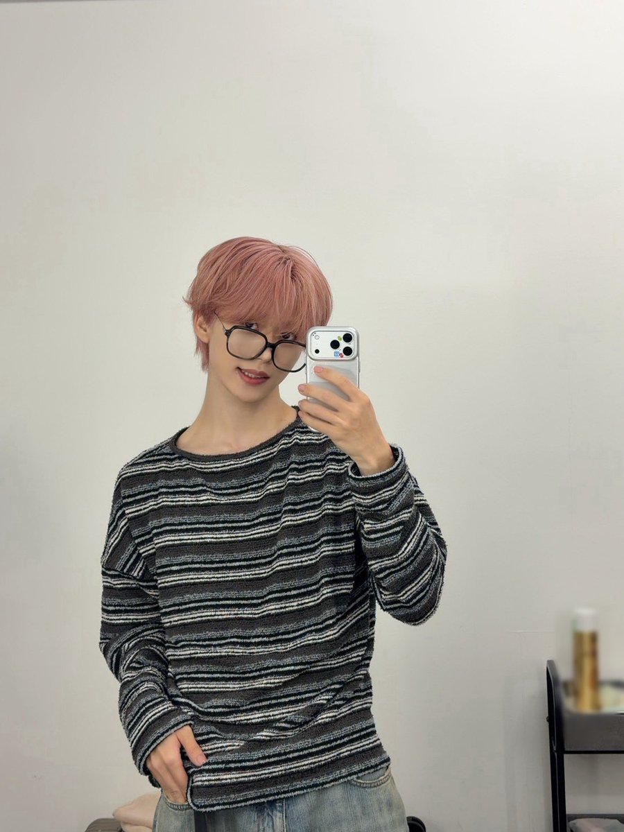 official_jo1's tweet photo. [#木全翔也]

今週もお疲れ様！🤓
今日は華金！！
僕はたらふくご飯食べました🍚

#JO1 #SYOYA https://t.co/yYqwMWYowb